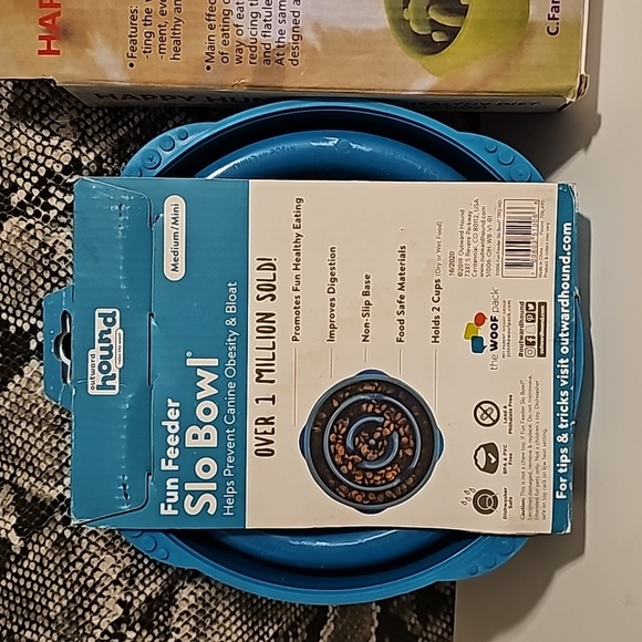 Two Dog Feeder Bowls, One Blue & One Orange - Picture 4 of 5